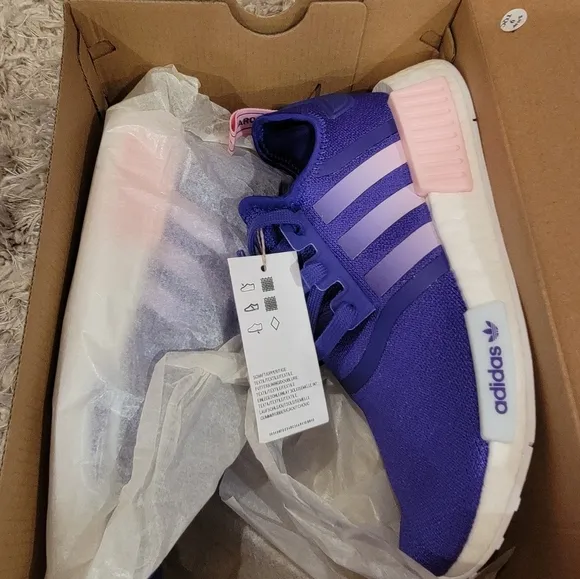 Women’s Adidas NMD_R1 Shoes