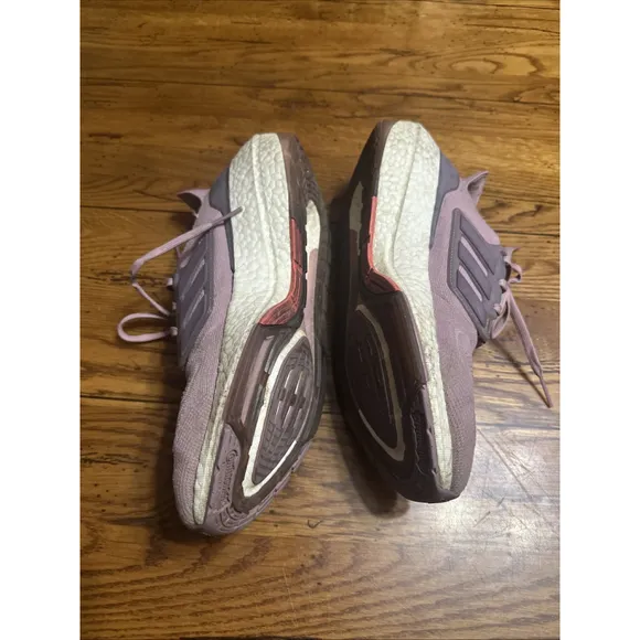 Women’s Adidas UltraBoost 22 Sz 11 Magic Mauve Purple Running Shoes GX5588