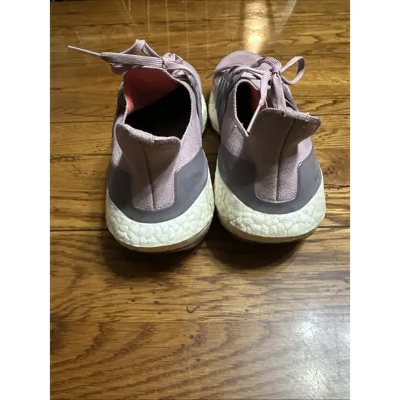 Women’s Adidas UltraBoost 22 Sz 11 Magic Mauve Purple Running Shoes GX5588