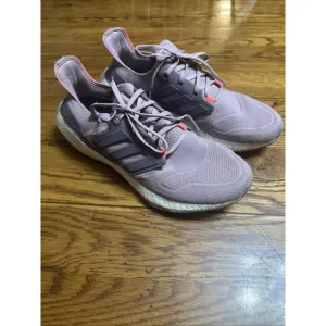 Women’s Adidas UltraBoost 22 Sz 11 Magic Mauve Purple Running Shoes GX5588