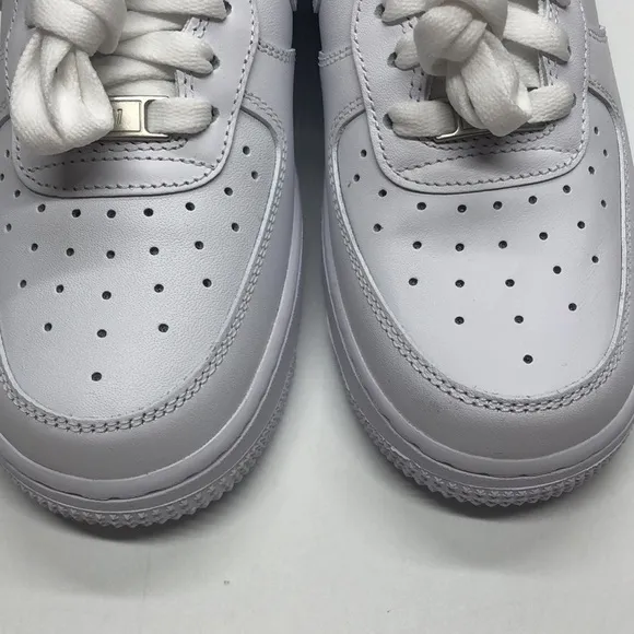 Women’s Air Force 1 ‘07 White DD8959-100 USED Without Box Dirty Laces Size 8