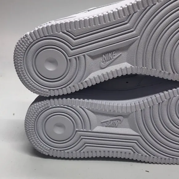 Women’s Air Force 1 ‘07 White DD8959-100 USED Without Box Dirty Laces Size 8