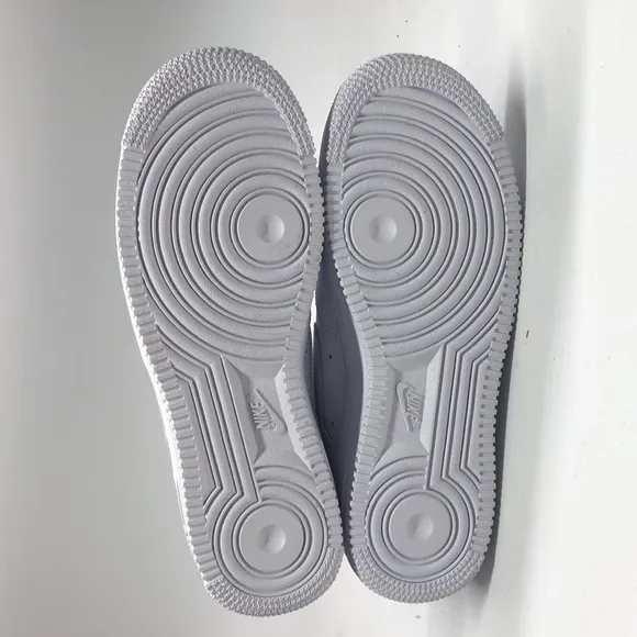 Women’s Air Force 1 ‘07 White DD8959-100 USED Without Box Dirty Laces Size 8