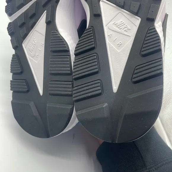 Women’s Air Huarache Purple/Blue/White/ Black DZ5207-500 USED Size 9.5