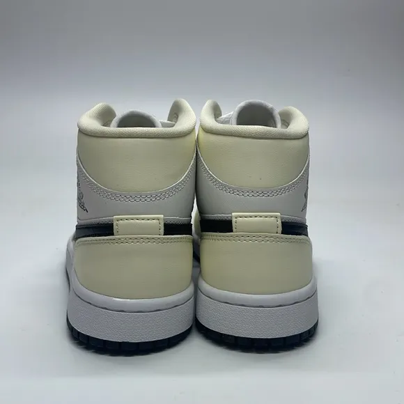 Women’s air Jordan 1 mid Black/White BQ6472-121 NWOB