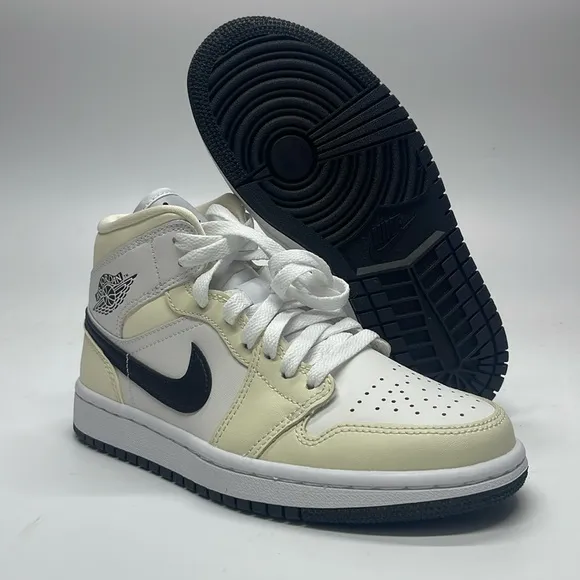 Women’s air Jordan 1 mid Black/White BQ6472-121 NWOB