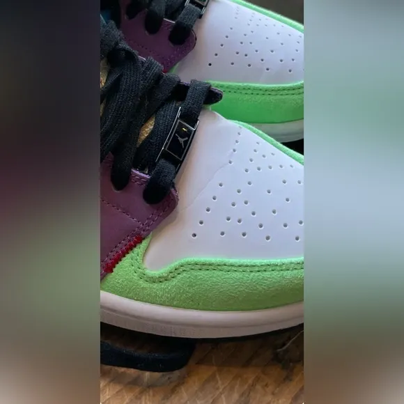 Women’s Air Jordan 1 Mid SE
