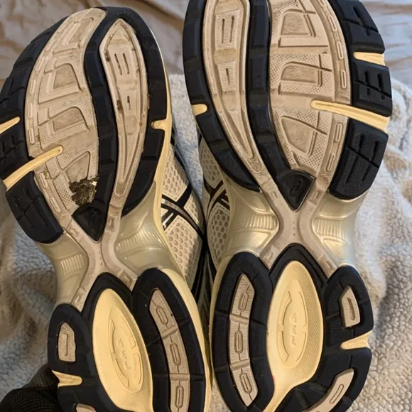 Women’s Asics 1130 in Excellent Condition!