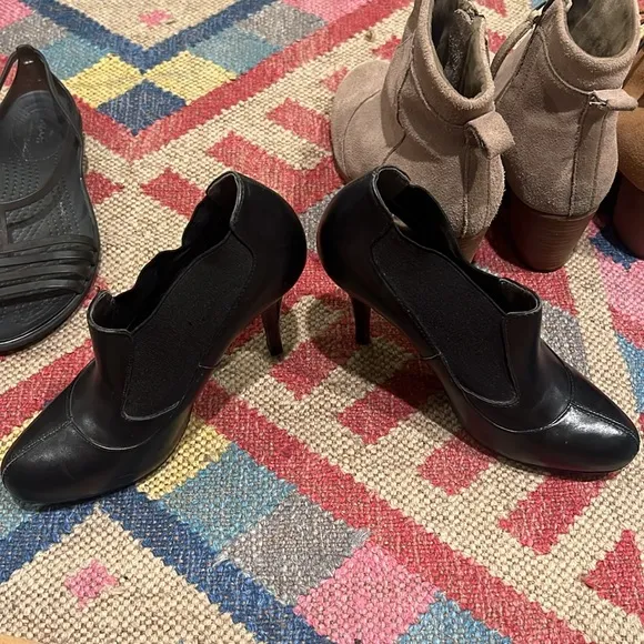 Women’s Assorted Shoes/TomsBooties Size 6- 5 pairs Lot