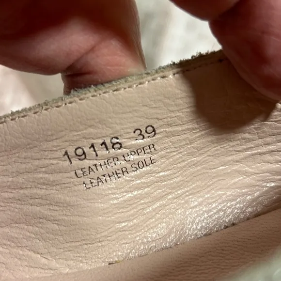 Women’s Avellino Italy leather slip on flats shoes tan size 39 US 8.5