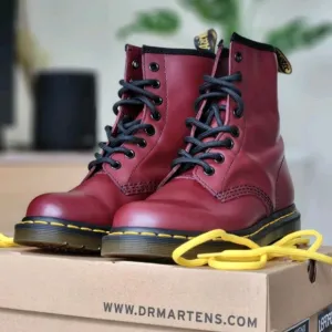 Women's Dr. Martens boot 1460 smooth leather lace up