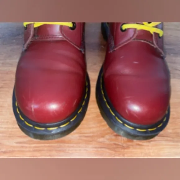 Women's Dr. Martens boot 1460 smooth leather lace up