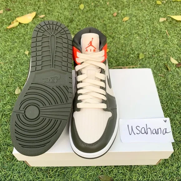 Women's Nike air Jordan 1 mid shoes
