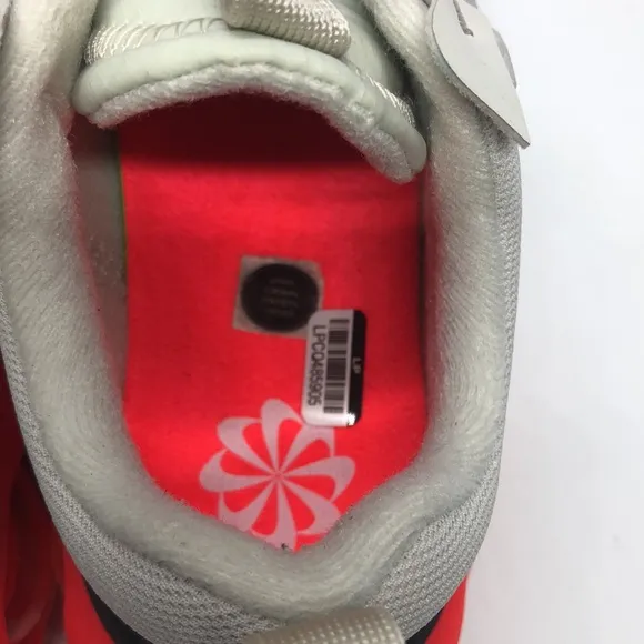 Women’s Nike Air Max 2021 White/Tan/Red DH5103-002 USED Size 8
