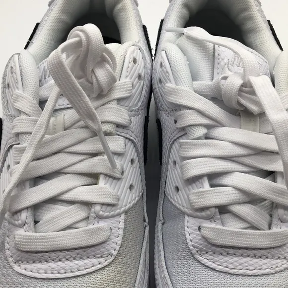 Women’s Nike Air Max 90 White Snakeskin White Black DZ5212-100 USED Sz6.5