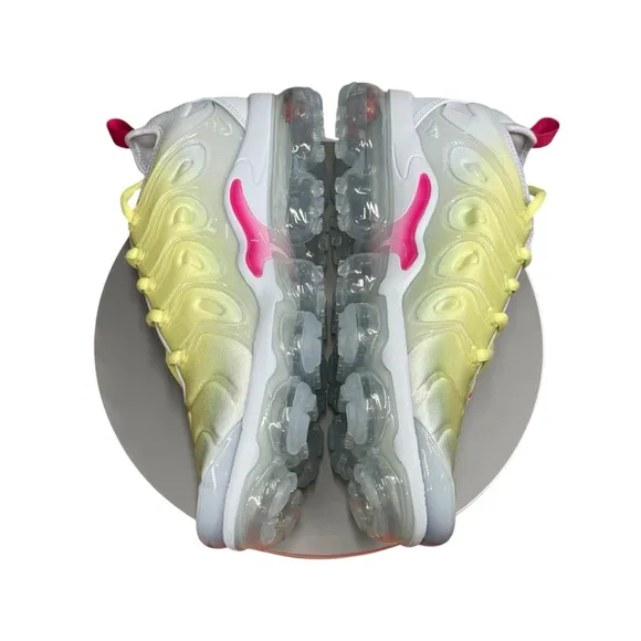 Women’s Nike Air Vapormax plus. Blue tint/fireberry. Size 11.5W.