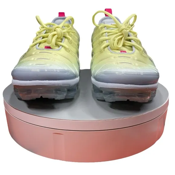Women’s Nike Air Vapormax plus. Blue tint/fireberry. Size 11.5W.