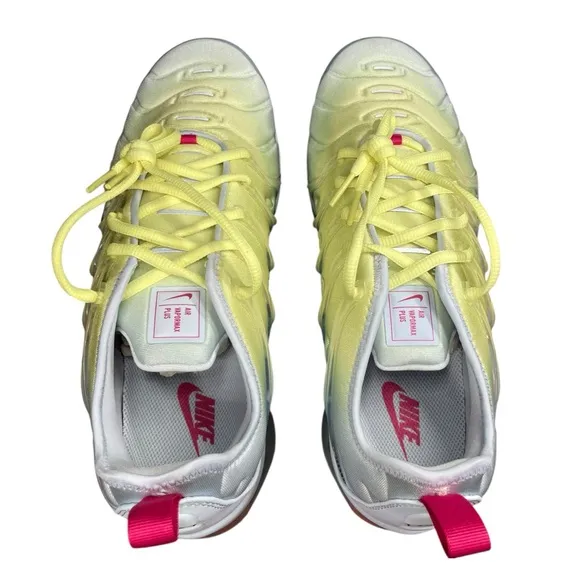 Women’s Nike Air Vapormax plus. Blue tint/fireberry. Size 11.5W.