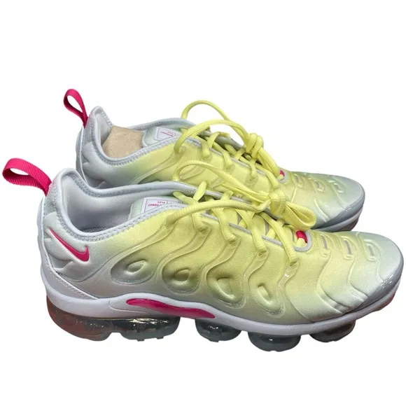 Women’s Nike Air Vapormax plus. Blue tint/fireberry. Size 11.5W.