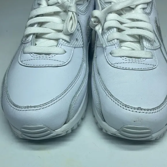 Women’s Nike AirMax 90 SE White/Glossy FJ4579-100 USED Size 9.5