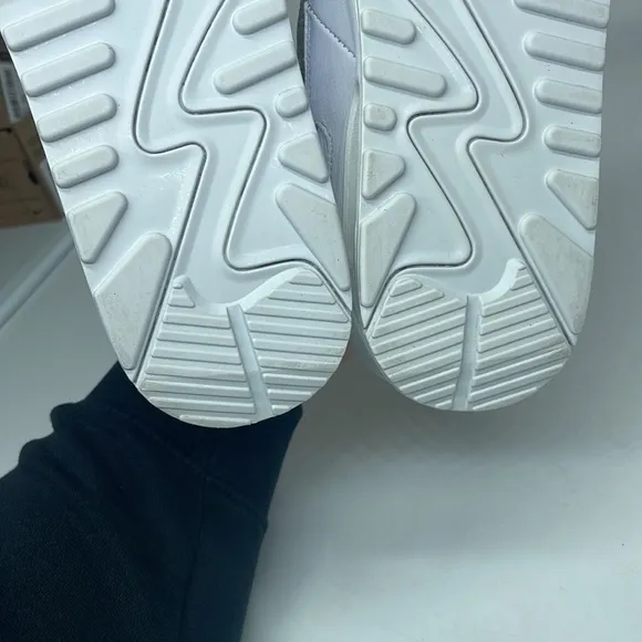 Women’s Nike AirMax 90 SE White/Glossy FJ4579-100 USED Size 9.5