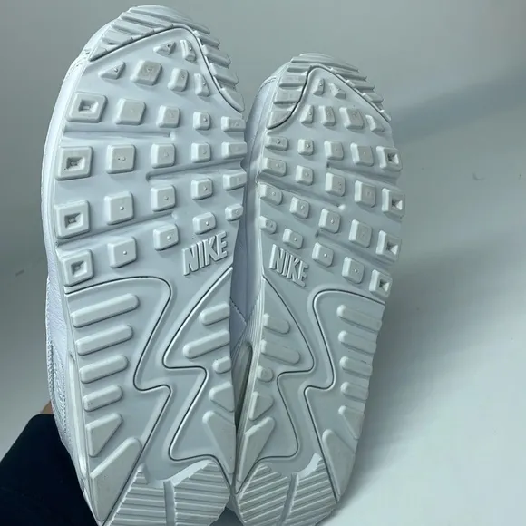 Women’s Nike AirMax 90 SE White/Glossy FJ4579-100 USED Size 9.5