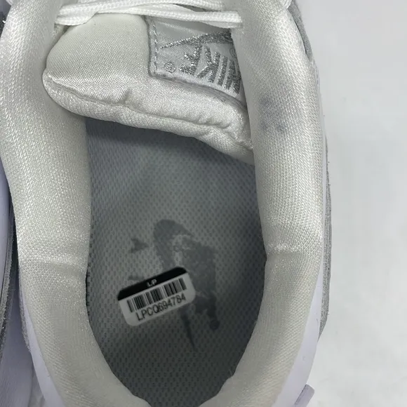 Women’s Nike AirMax 90 SE White/Glossy FJ4579-100 USED Size 9.5