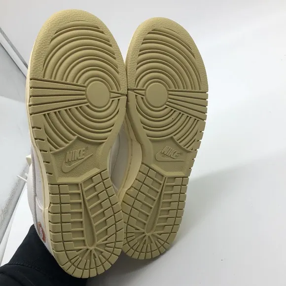 Women’s Nike Dunk Low SE White FD0868-133 USED Size 7