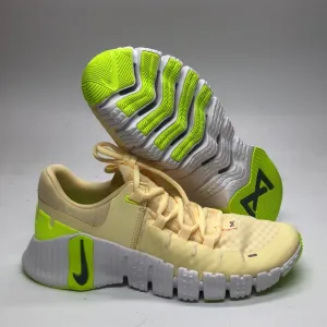 Women’s Nike Free Metcon 5 DV3950-800 NWOB