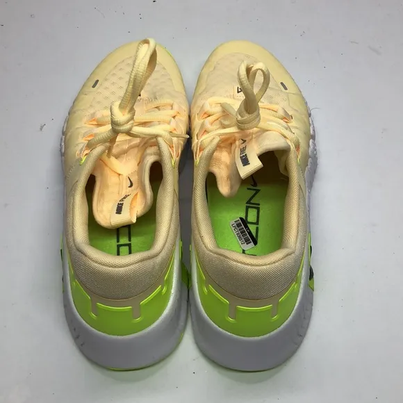 Women’s Nike Free Metcon 5 DV3950-800 NWOB