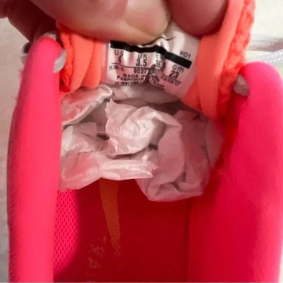 Women’s Nike Ombré shoes pink and orange size 6