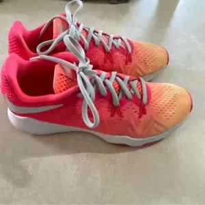 Women’s Nike Ombré shoes pink and orange size 6