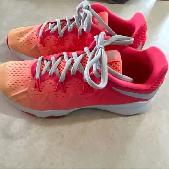 Women’s Nike Ombré shoes pink and orange size 6