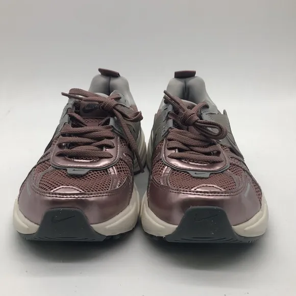 Women’s Nike V2K Run Pink/White/Grey FD0736-200 USED Mark inside Sz9