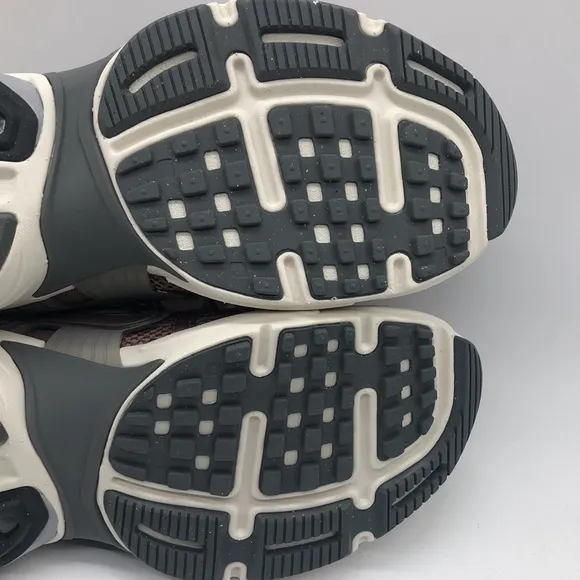 Women’s Nike V2K Run Pink/White/Grey FD0736-200 USED Mark inside Sz9