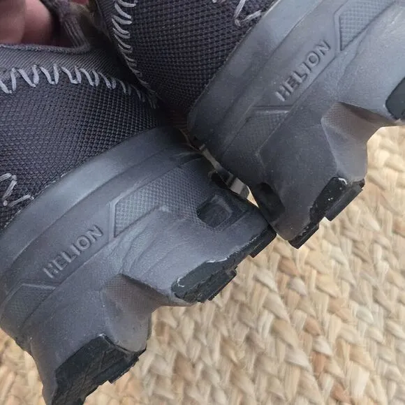WoMen’s On Running Cloudaway 2 Black Cloud Shoes Size 9.5WOMENS/ 7.5MENS *FLAWED