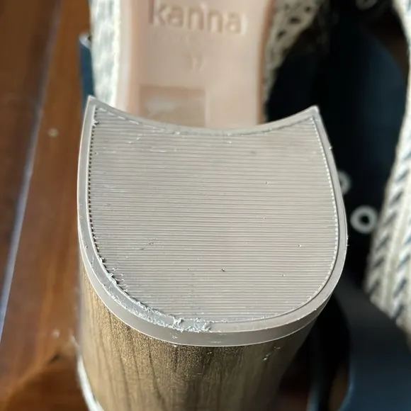 Women’s Size 37 Kanna black shoes