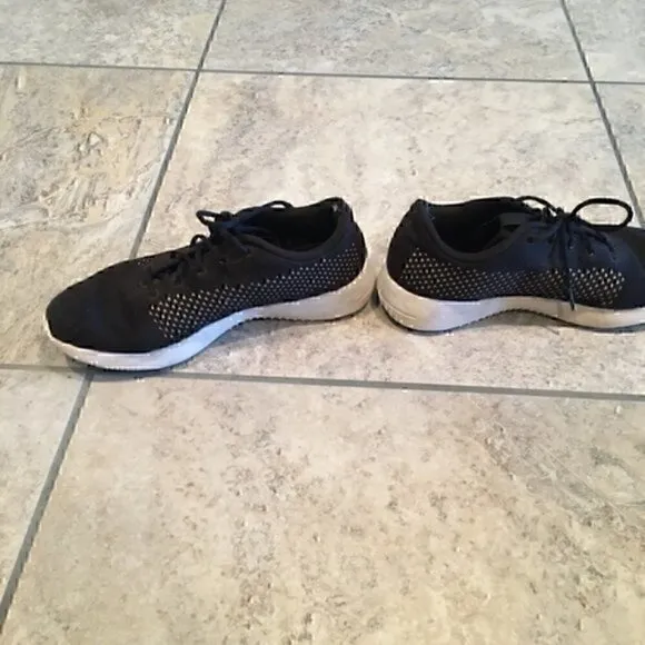 Women’s size 7 Under Armour shoes