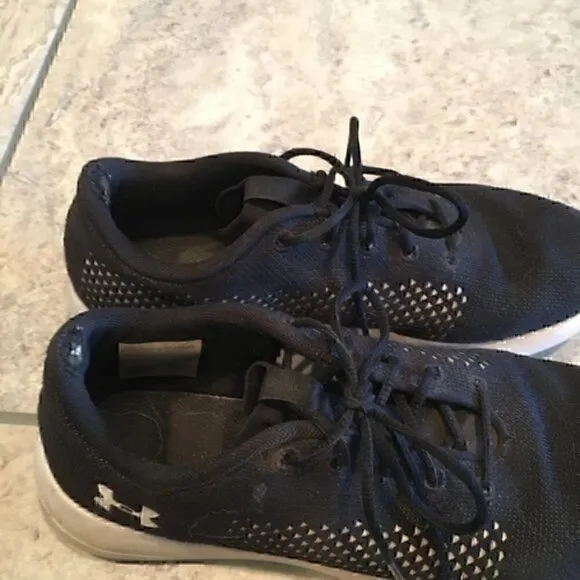 Women’s size 7 Under Armour shoes