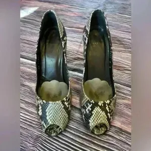Women’s size 8 Stewart Weitzman Giboya snakeskin, peep tail heels, shoes, pumps