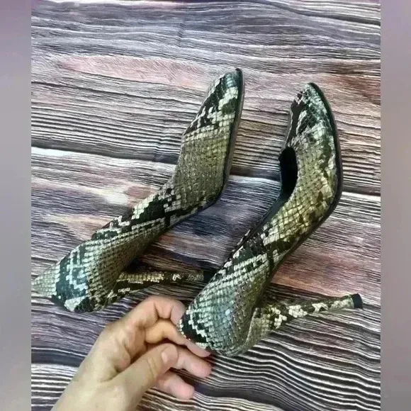 Women’s size 8 Stewart Weitzman Giboya snakeskin, peep tail heels, shoes, pumps