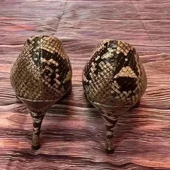 Women’s size 8 Stewart Weitzman Giboya snakeskin, peep tail heels, shoes, pumps
