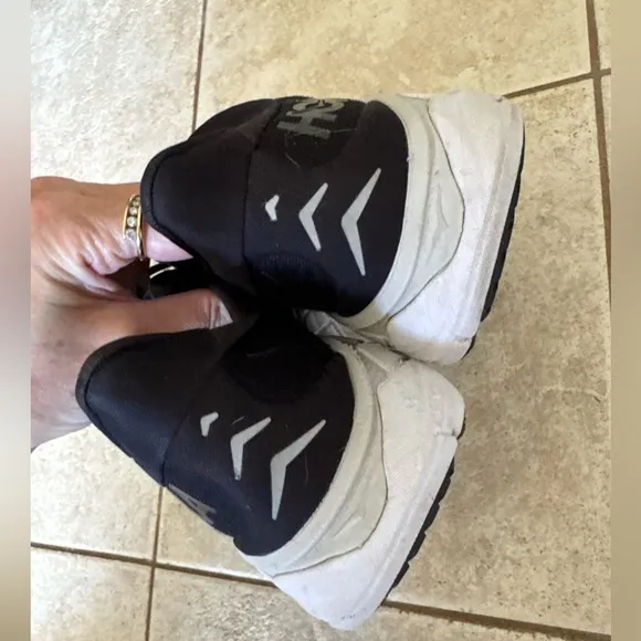 Women’s Size 9 Hoka One One Arahi 6 Black White