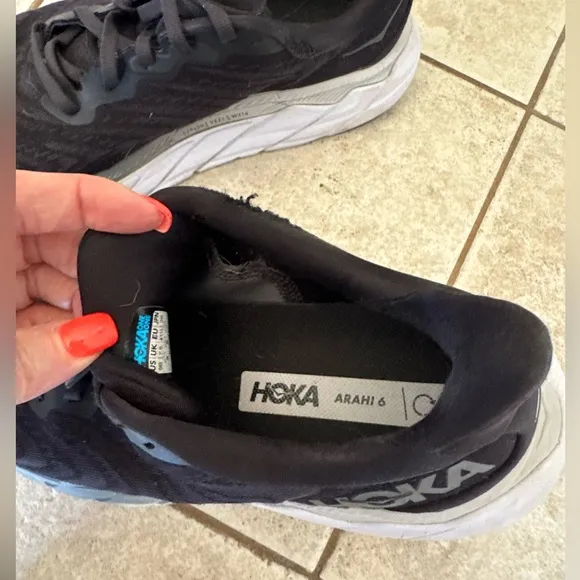 Women’s Size 9 Hoka One One Arahi 6 Black White