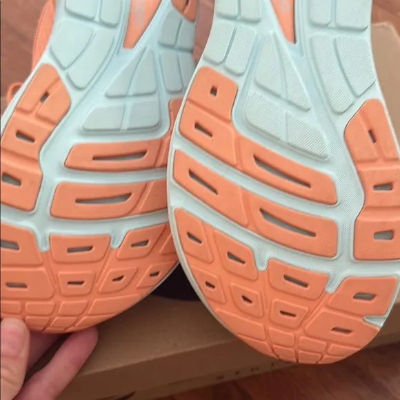 Women's topo athletic Phantom 3 Running Shoes size 8