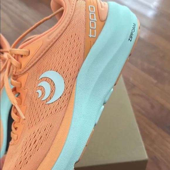 Women's topo athletic Phantom 3 Running Shoes size 8