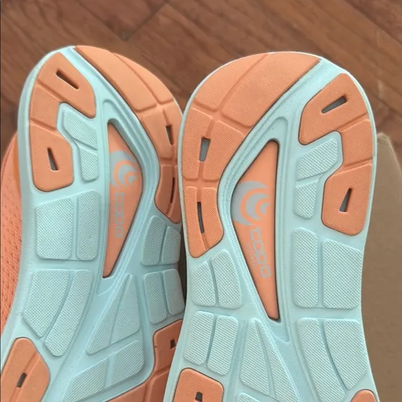 Women's topo athletic Phantom 3 Running Shoes size 8