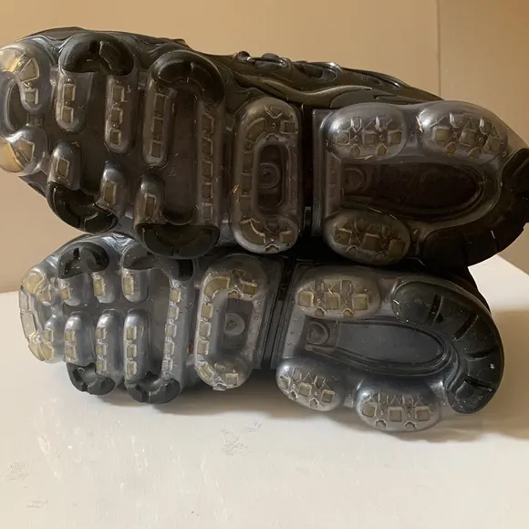 Women’s VaporMax Black Size 9.5