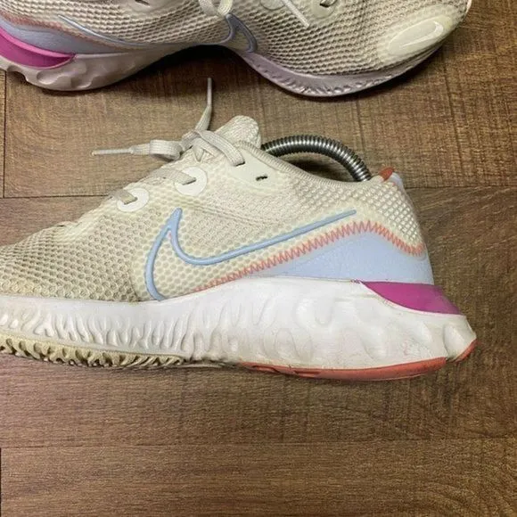 Womens Nike Renew Run Platinum Tint White Gym‎ Shoes Athletic Size 9.5 GUC