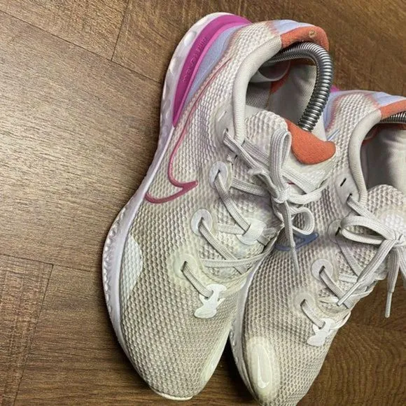 Womens Nike Renew Run Platinum Tint White Gym‎ Shoes Athletic Size 9.5 GUC